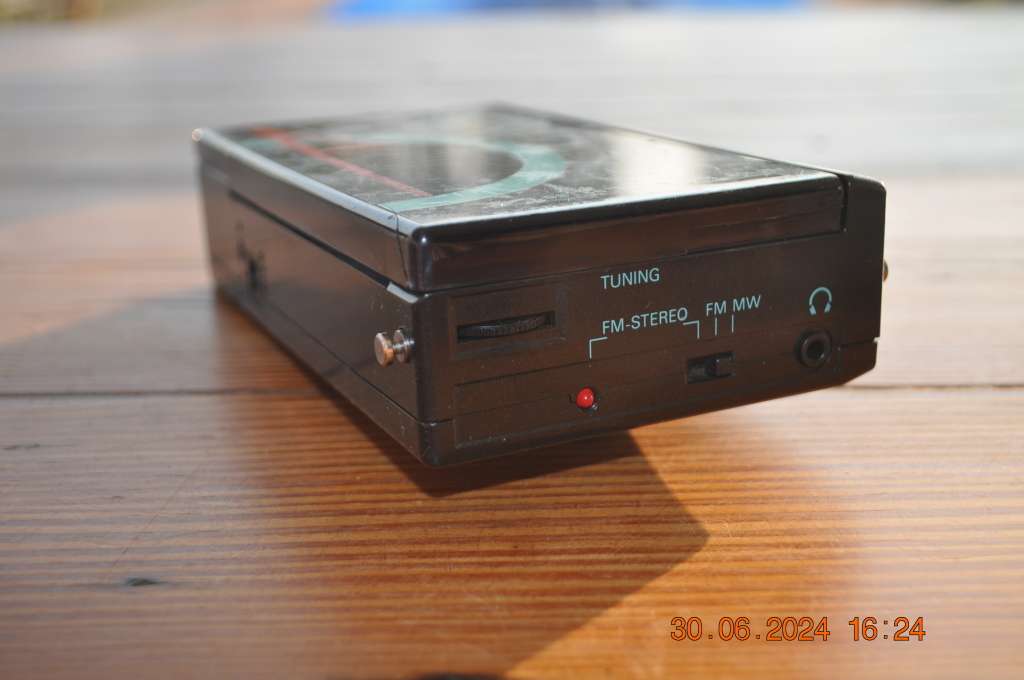 Grundig Cassette Walkman With Fm Am Radio (free cassettes)