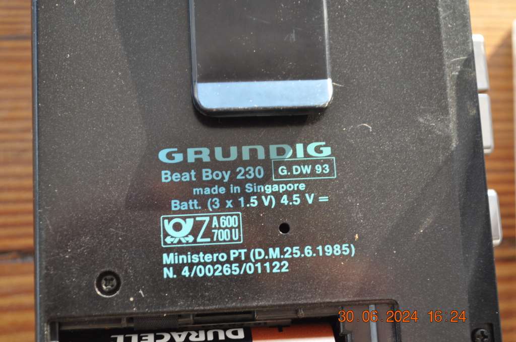 Grundig Cassette Walkman With Fm Am Radio (free cassettes)