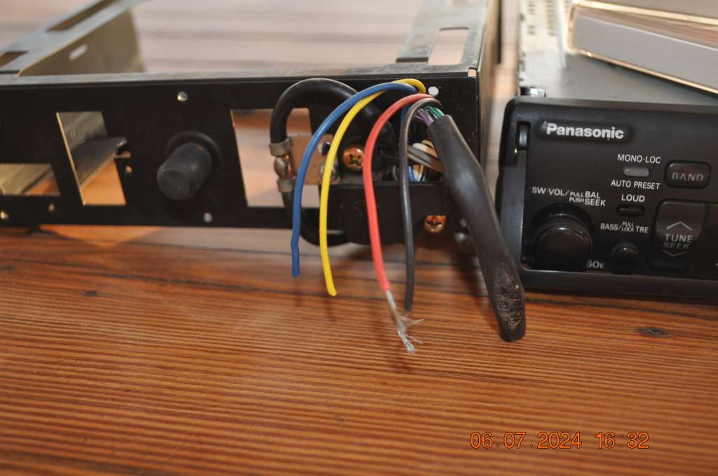 Vintage Panasonic D50e Cassette FM Car Radio