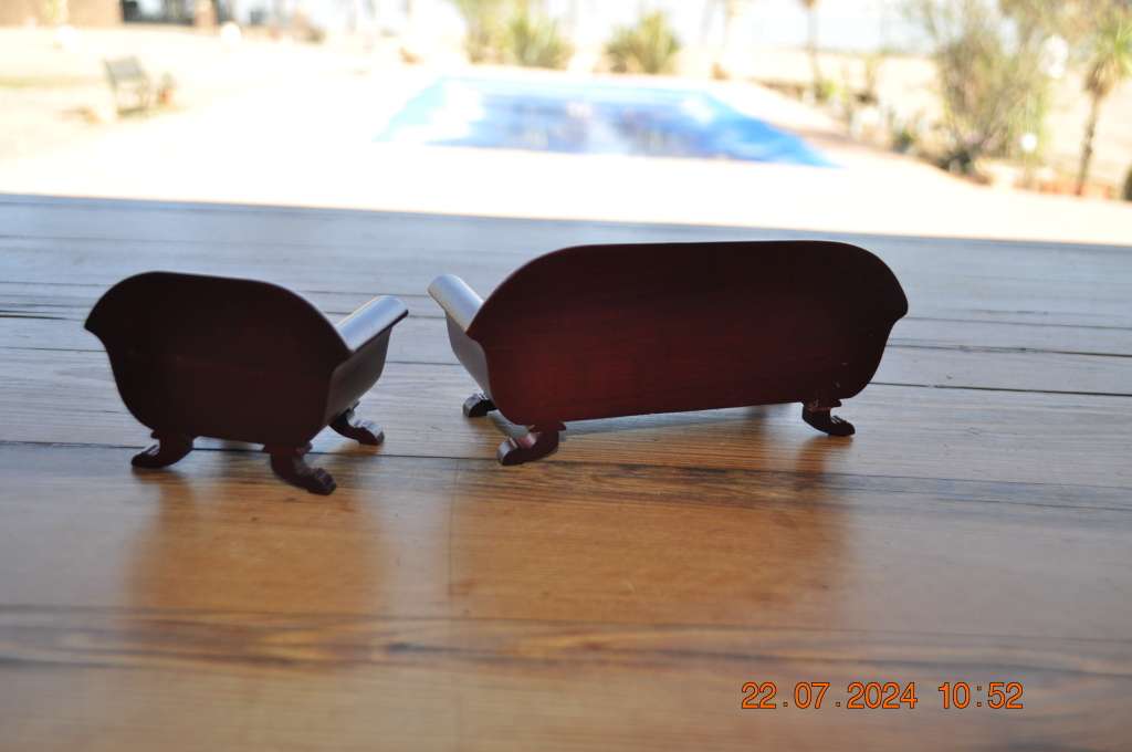 Dolls House Sofas With Pillows