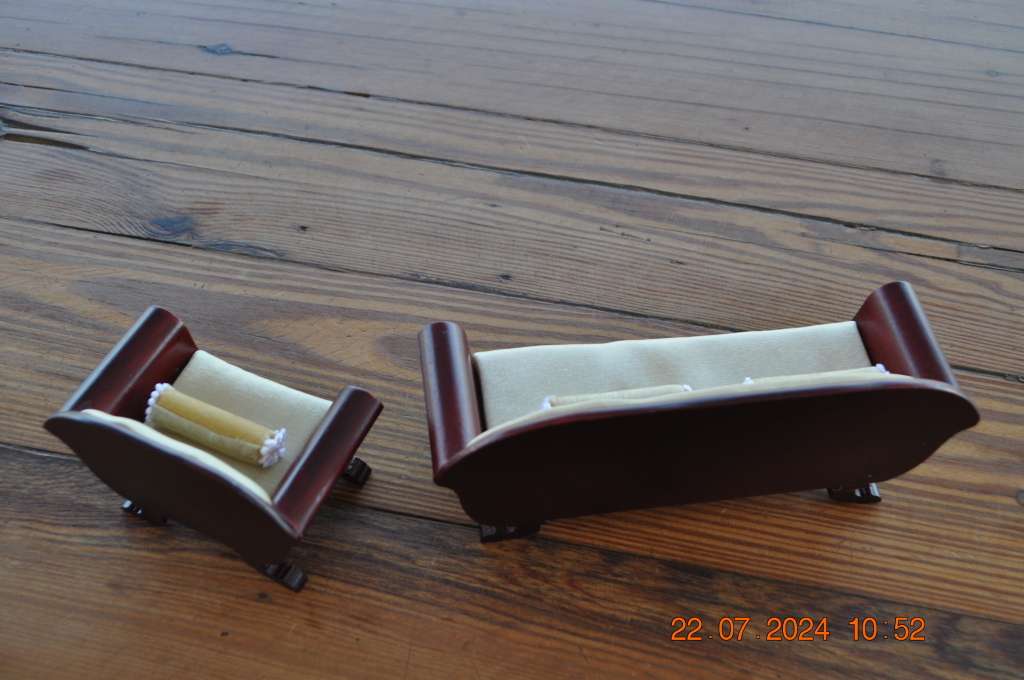 Dolls House Sofas With Pillows