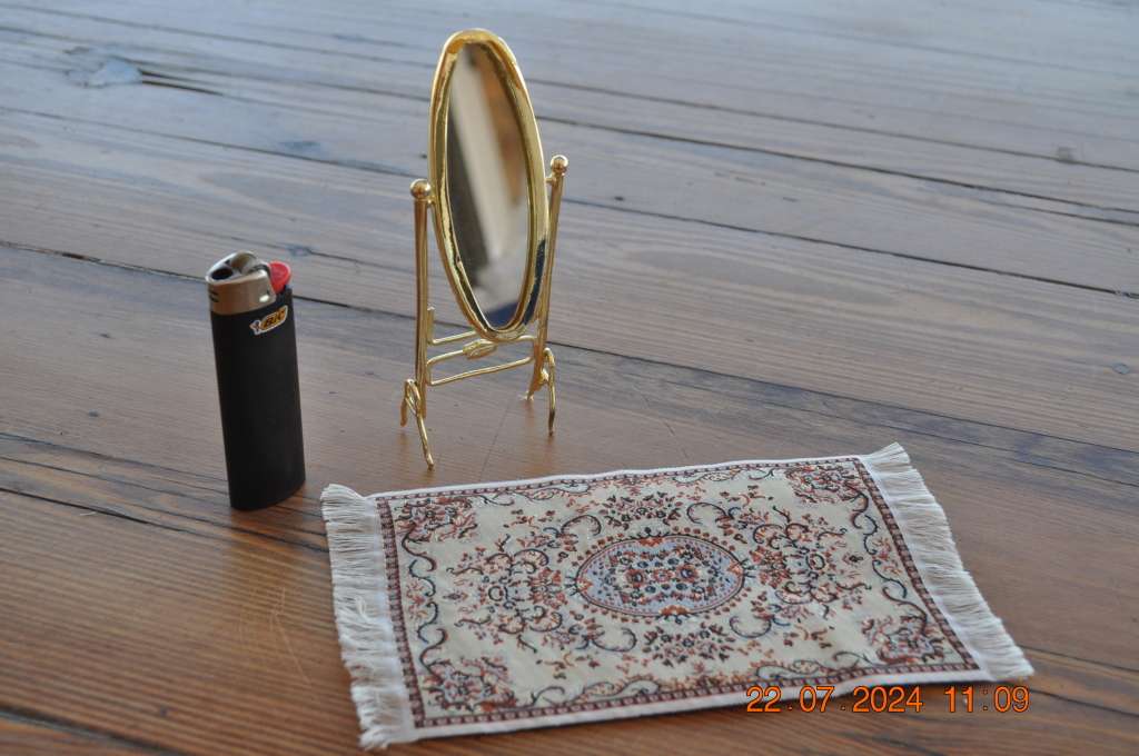 Dolls House Free Standing Mirror And Carpet
