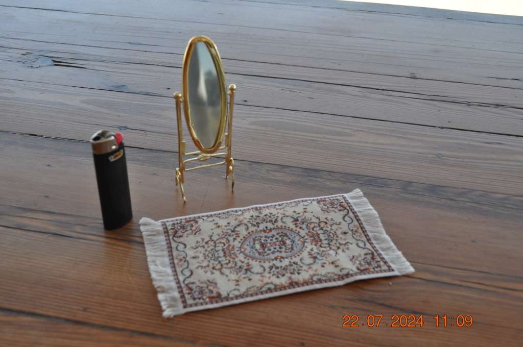 Dolls House Free Standing Mirror And Carpet