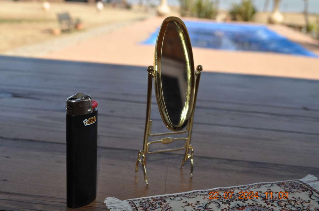 Dolls House Free Standing Mirror And Carpet