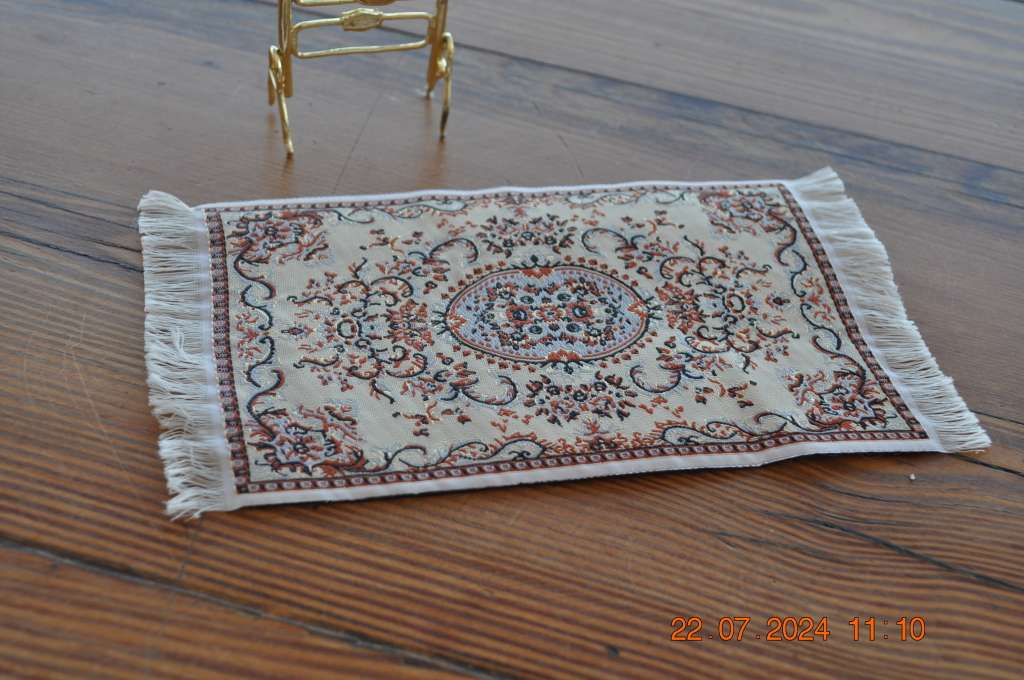 Dolls House Free Standing Mirror And Carpet