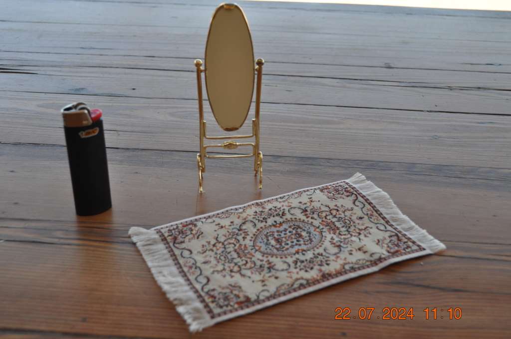Dolls House Free Standing Mirror And Carpet