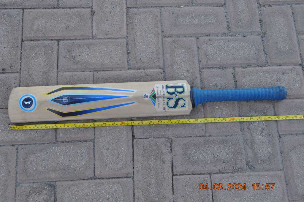 B&S Kids Cricket Bat Size 4 English Willow
