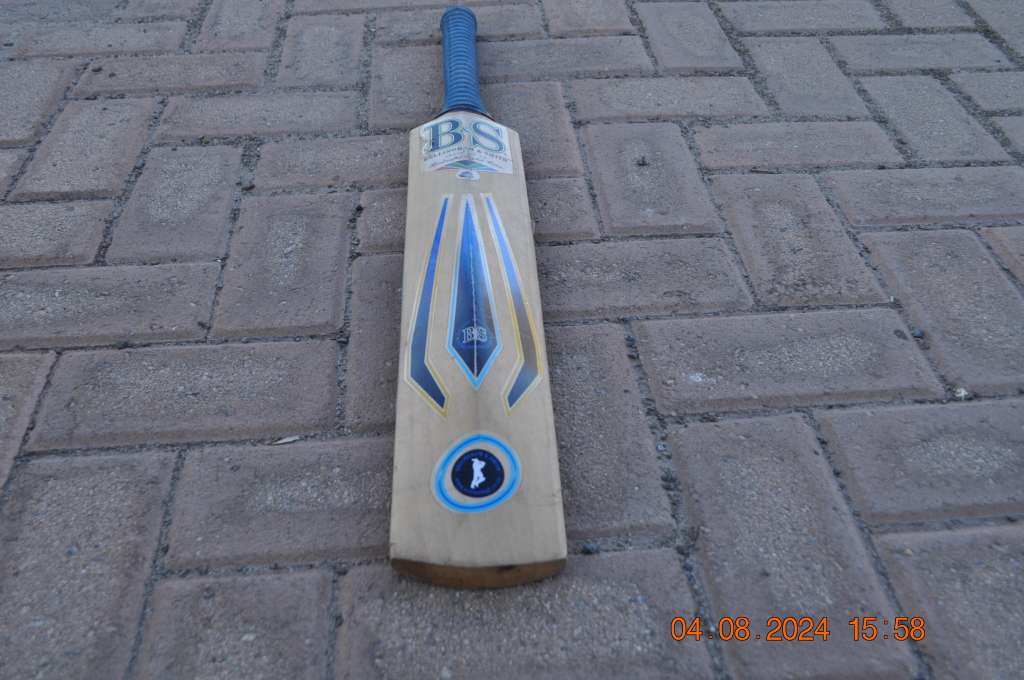 B&S Kids Cricket Bat Size 4 English Willow