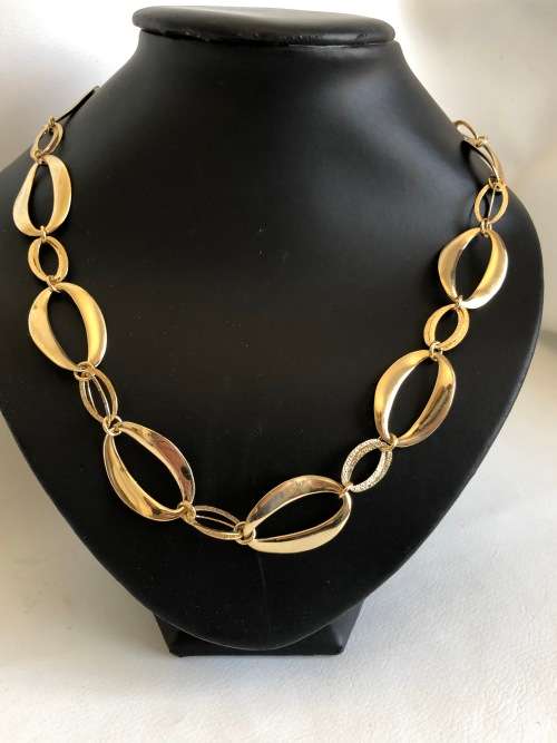 Gold Tone Necklace With Large And Small Oval Links