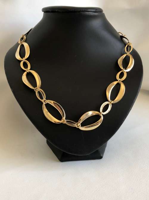 Gold Tone Necklace With Large And Small Oval Links