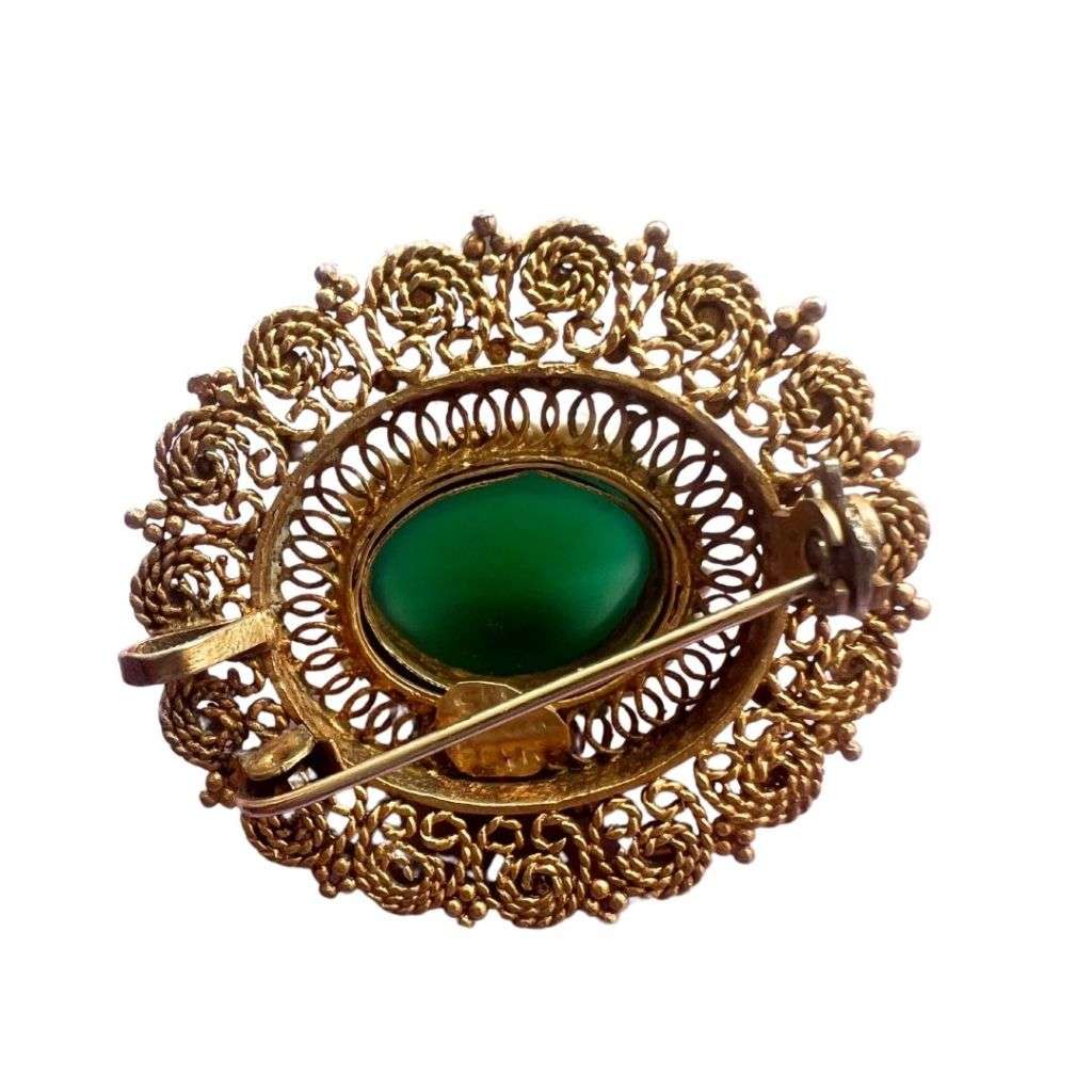 Brooch - Beautiful Vintage Gold Brooch with Gorgeous stone and Faux Pearls. Few Pearls Missing