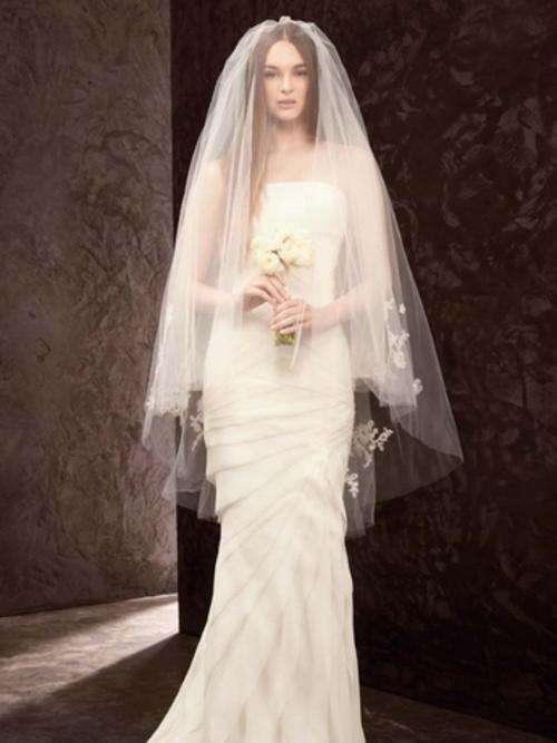 IN STOCK!!FAMOUS DESIGNER STYLE CHARMING TWO-TIER FINGERTIP WEDDING VEIL