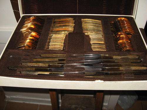 UNUSED GOLD PLATED 60 PIECE CUTLERY SET