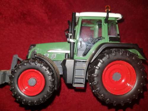 FENDT 820 Vario 2007  Scale 1/43 Tractor