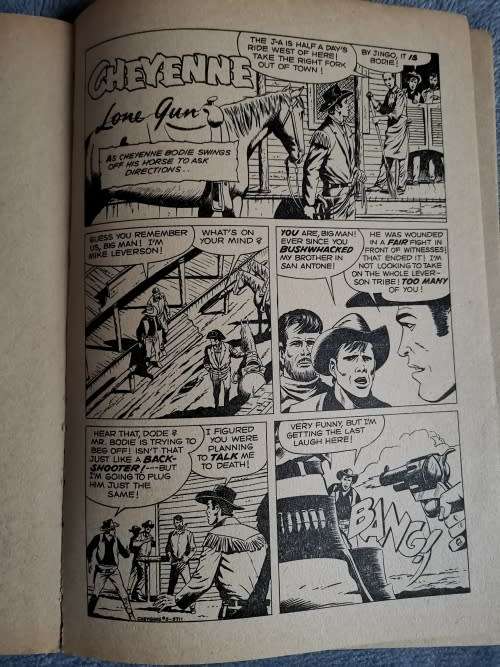 GUNSMOKE  +  CHEYENNE COMIC ALBUM
