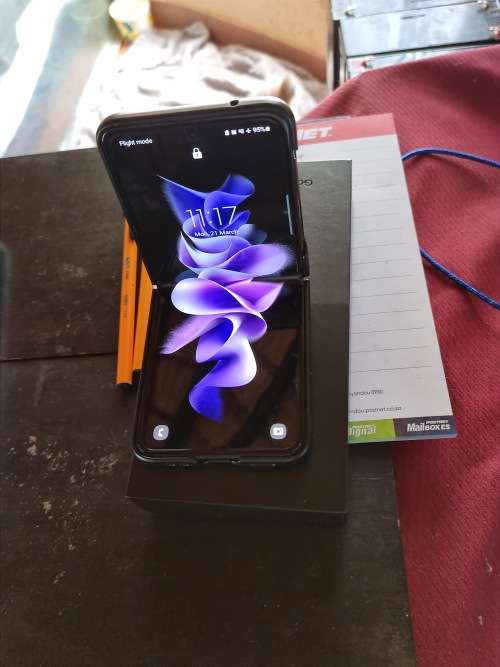 SAMSUNG  GALAXY Z-FLIP3  5G (Phantom Black)