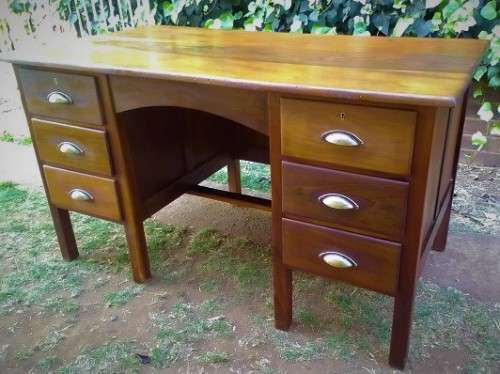 Very nice six drawer solid  African Mahogony desk,  It`s in very good condition.