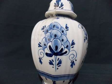 Beautiful Hollandse Delft Urn