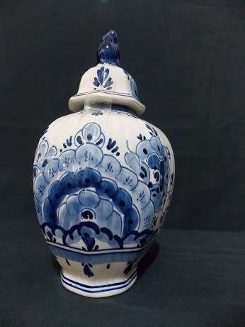 Beautiful Hollandse Delft Urn