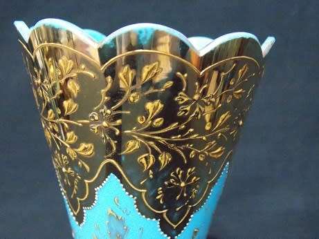 Stunning Turquise and Gold Glass Vase