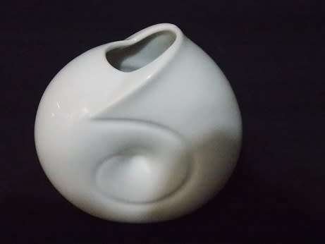 Little Arzberg Porcelain Vase Looking Like Shell