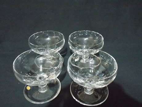 Set of 4 Glass Dessert Bowls with spoon rest . Made in France