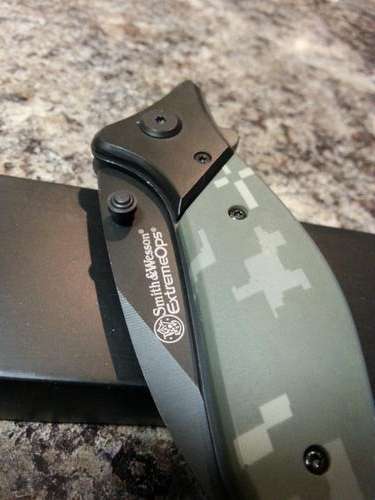 SMITH AND WESSON *EXTREME OPS* POCKET KNIFE GRENADE