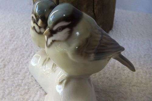 A vintage porcelain statue of a pair of Love birds by Hutschenreuther Germany - Perfect
