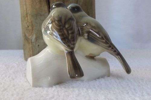 A vintage porcelain statue of a pair of Love birds by Hutschenreuther Germany - Perfect
