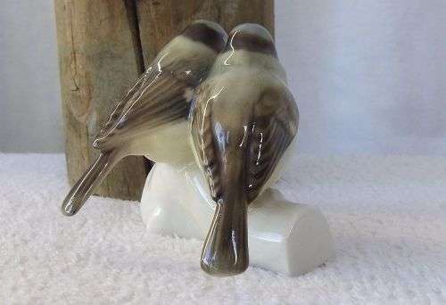A vintage porcelain statue of a pair of Love birds by Hutschenreuther Germany - Perfect