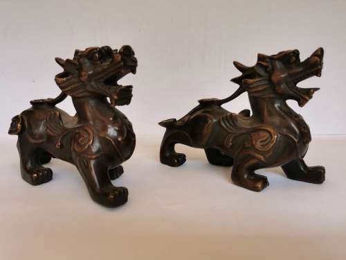 Eastern antique Old Chinese a pair of exquisite copper animal paperweights