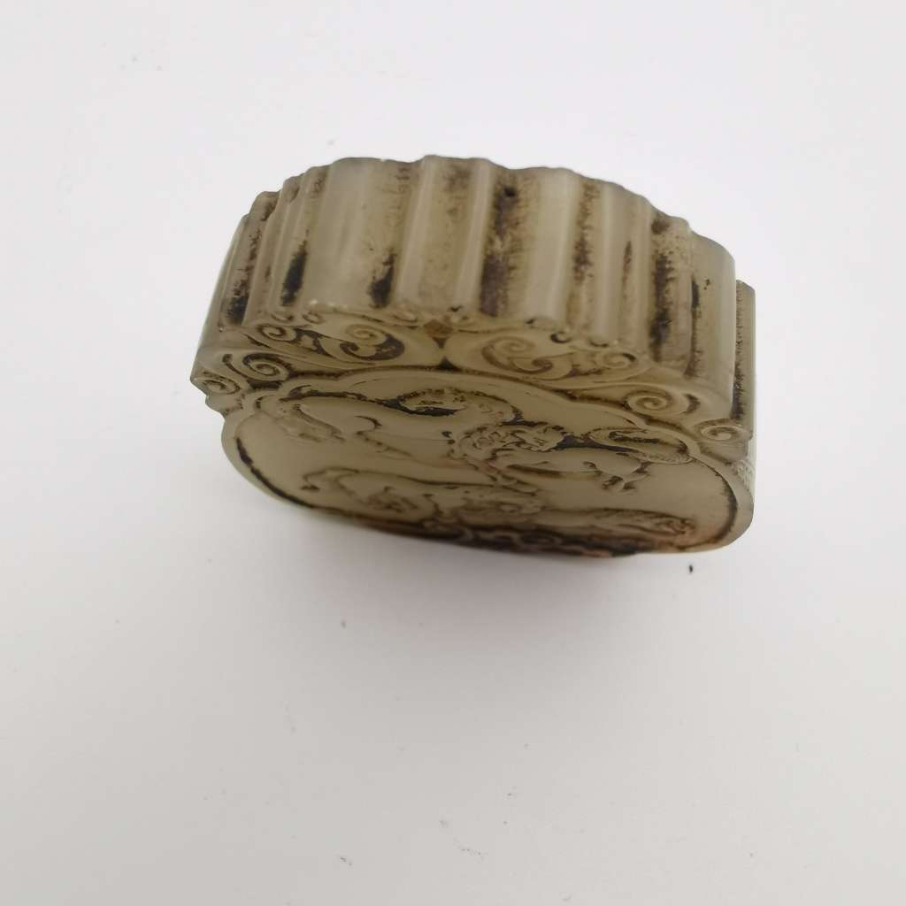 The Hetian Jade of the Qing Dynasty in China is a jade pendant with both Carving(ZI-GANG)