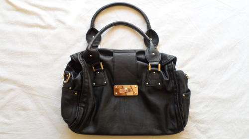 GREAT BLACK AND GOLD HANDBAG