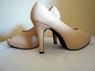 R499 BEAUTIFUL CREAM SUEDE-LIKE HEELS