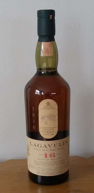 RARE 16 YEAR OLD LAGAVULIN SINGLE ISLAY MALT WHISKY