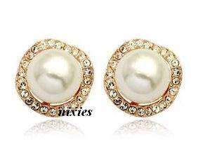 LOVELY CREAMY WHITE PEARL STUD EARRINGS