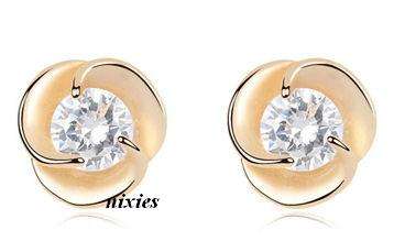 ADORABLE SWAROVSKI DIAMOND STUDS