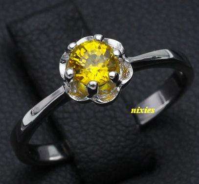 BEAUTIFUL NATURAL YELLOW SAPPHIRE 925 STERLING SILVER RING - SIZE 5.75(M)
