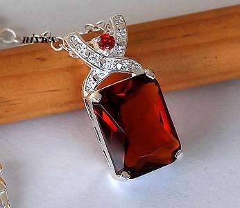 ATTRACTIVE SILVER GARNET QUARTZ PENDANT on chain