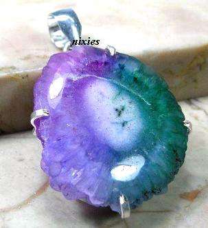 LOVELY 925 STERLING SILVER  LOOP NATURAL EMERALD & AMEHTYST SOLAR PENDANT