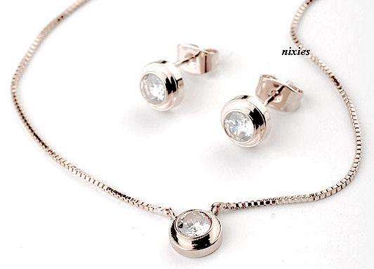 GORGEOUS GOLD DIAMOND SOLITAIRE NECKLACE SET