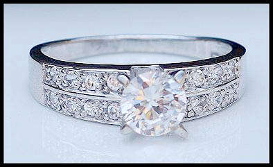 BEAUTIFUL DIAMOND SOLITAIRE RING IN 925 SS - SIZE 8(Q)