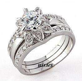 LOVELY 3 PIECE WEDDING SET IN WHITE GOLD - SIZE 7(O)