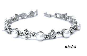 FEMININE WHITE GOLD PEARL BRACELET