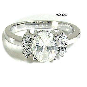 AMAZING WHITE GOLD DIAMOND ENGAGEMENT RING - SIZE 6(M)