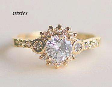 LOVELY 9K YELLOW GOLD VERMEIL ENGAGEMENT RING - SIZE 8(Q)