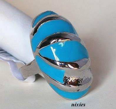 ATTRACTIVE TURQUOISE INLAID RING  - SIZE 6(M)