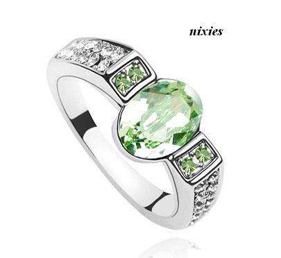 SPARKLING PERIDOT SWAROVSKI RING - SIZE 6(M)