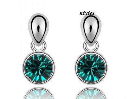 ELEGANT  EMERALD SWAROVSKI  DANGLING STUDS