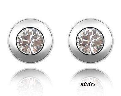 GORGEOUS DAINTY DIAMOND SWAROVSKI EARRING STUDS